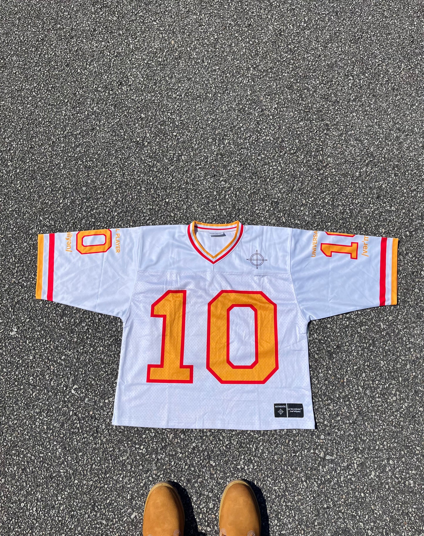 "UNIVERSAL PLAYER" Cropped American Football Jersey (White)